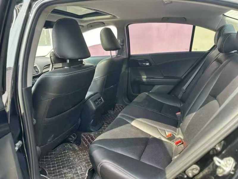 青岛18年本田雅阁5