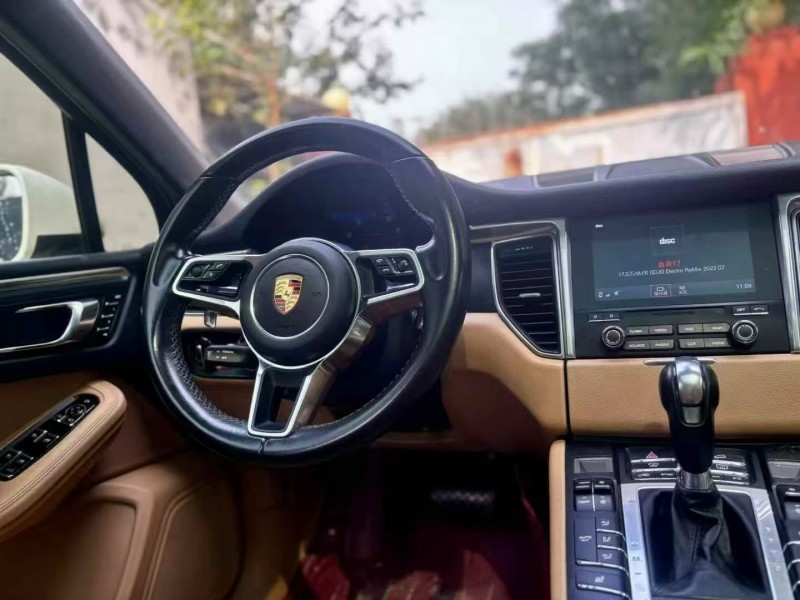 青岛17年保时捷Macan4