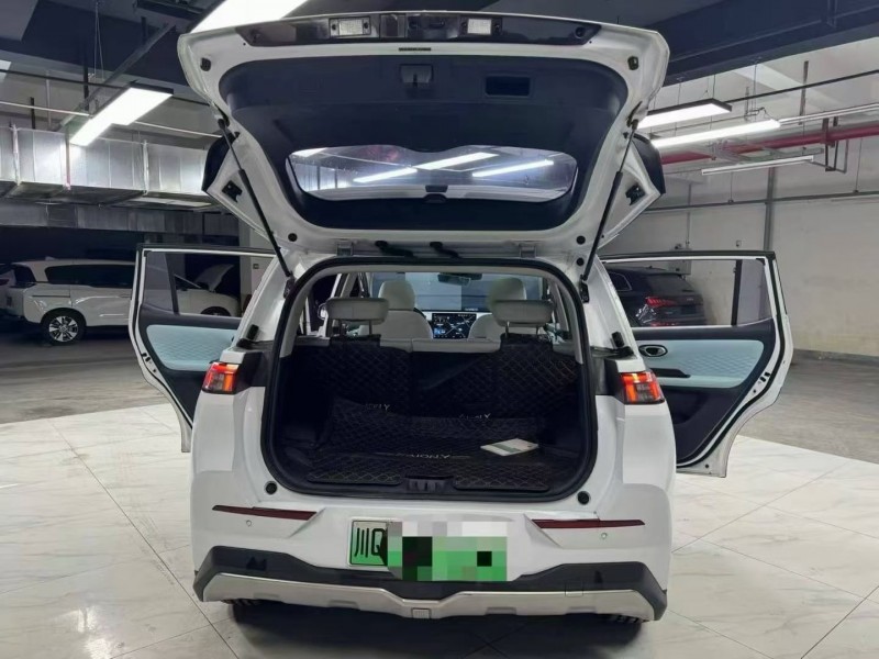 成都21年传祺埃安Y8