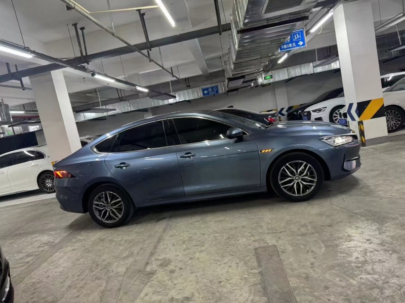 成都24年比亚迪秦3