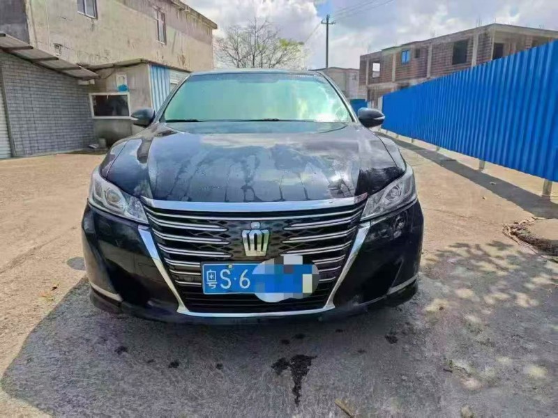 桂林15年丰田皇冠1