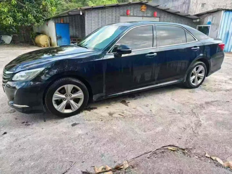 桂林15年丰田皇冠3