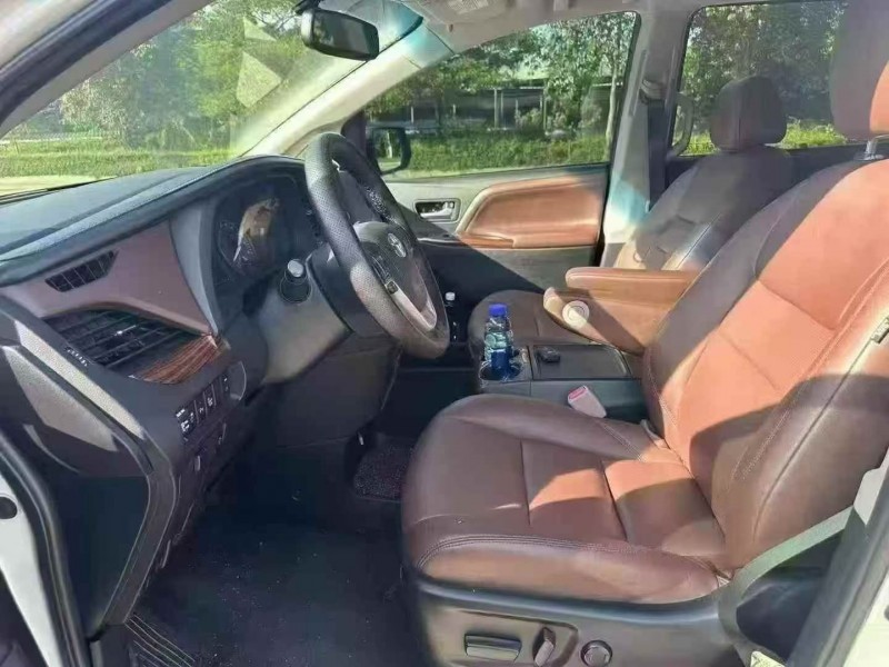 梧州16年丰田塞纳5