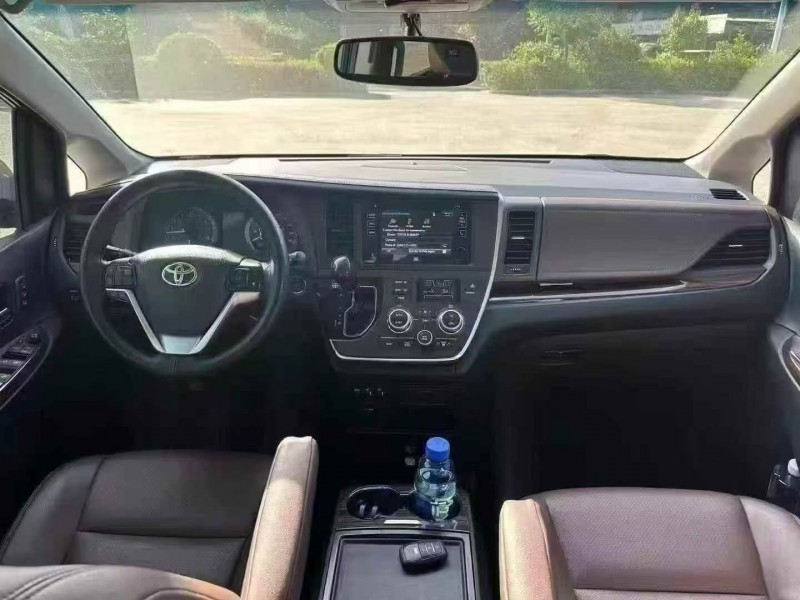 梧州16年丰田塞纳6