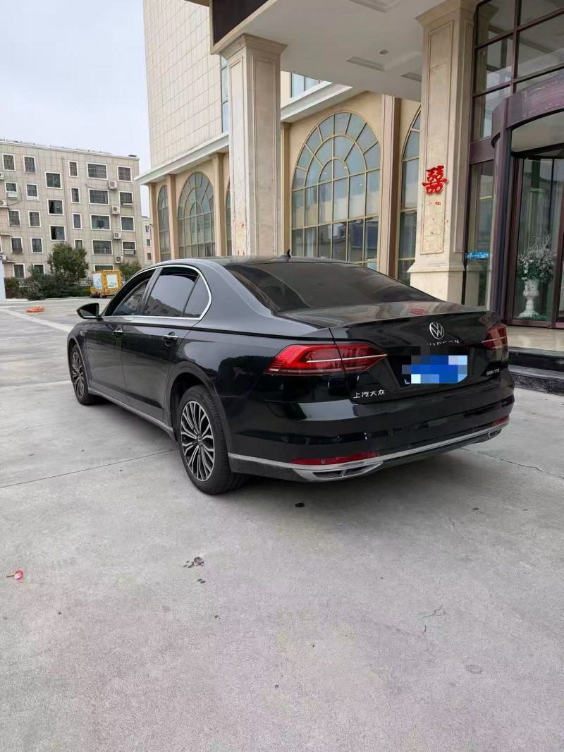 青岛21年大众辉昂9