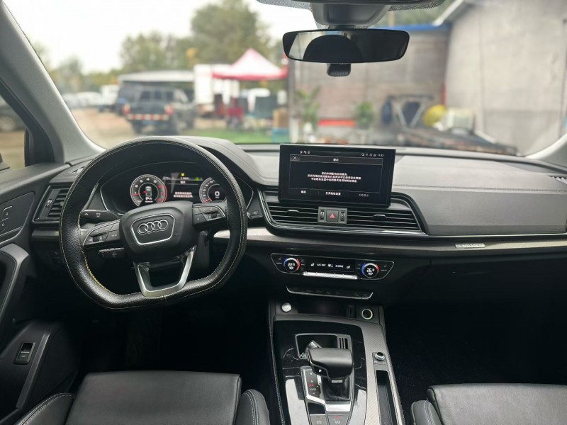 青岛22年奥迪Q56