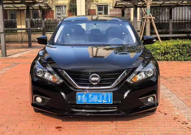 郑州17年日产天籁1