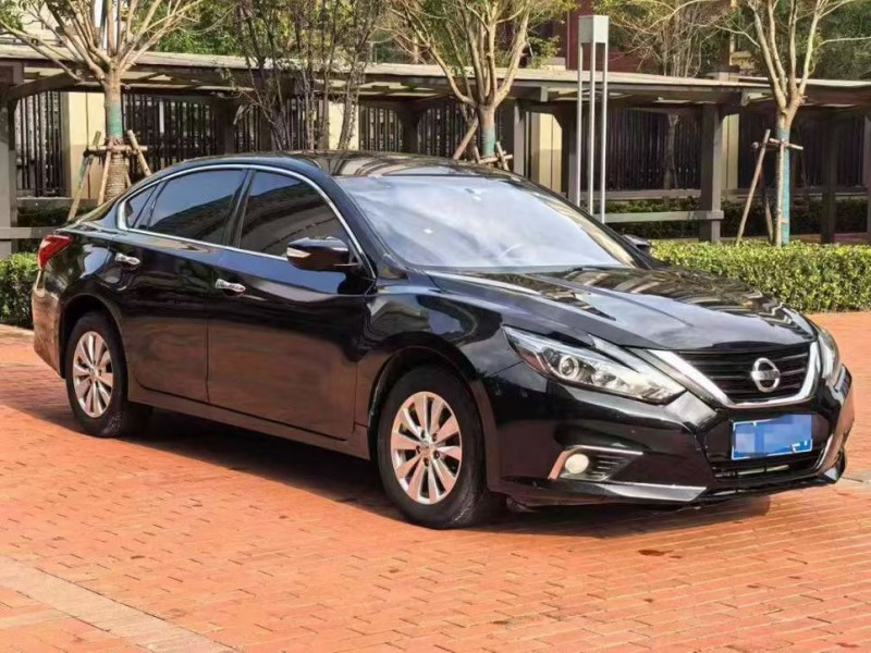 郑州17年日产天籁2