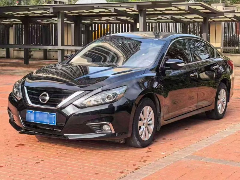 郑州17年日产天籁3