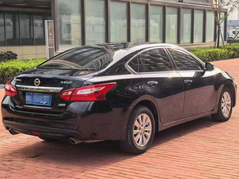 郑州17年日产天籁4