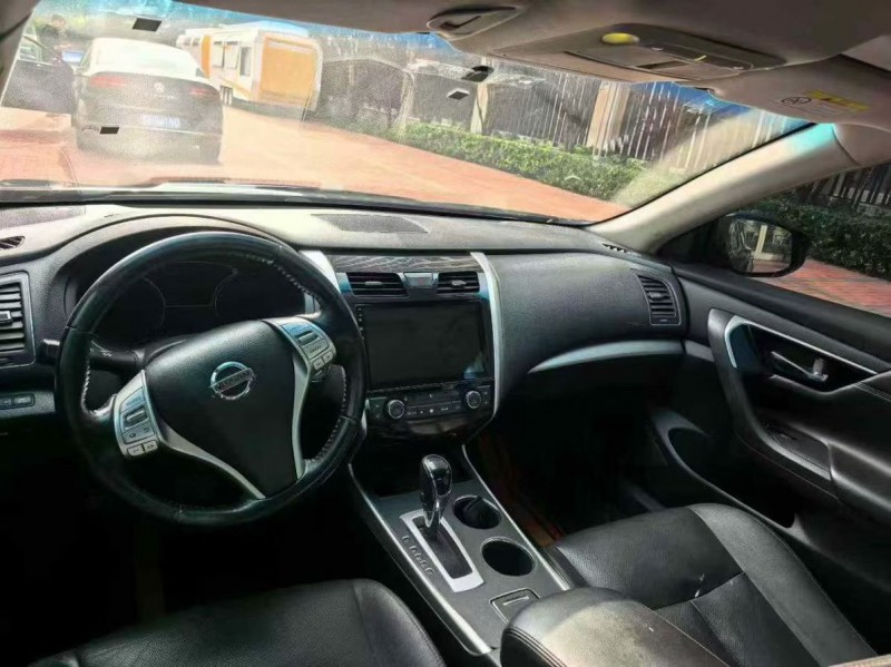 郑州17年日产天籁7