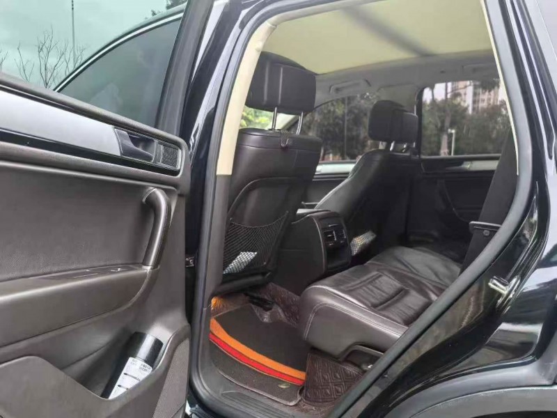 昭通19年大众途锐5