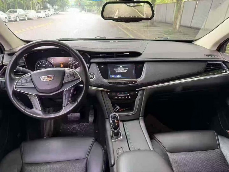 重庆18年凯迪拉克XT57