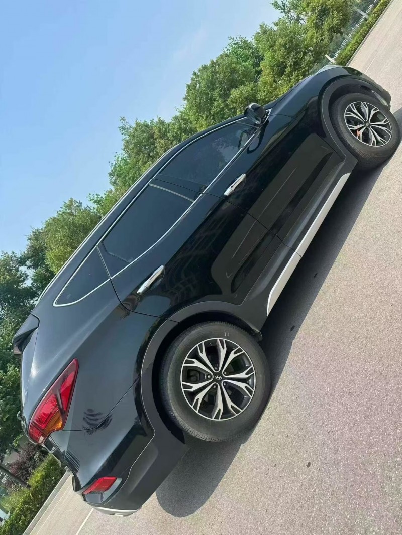 攀枝花16年现代新胜达8