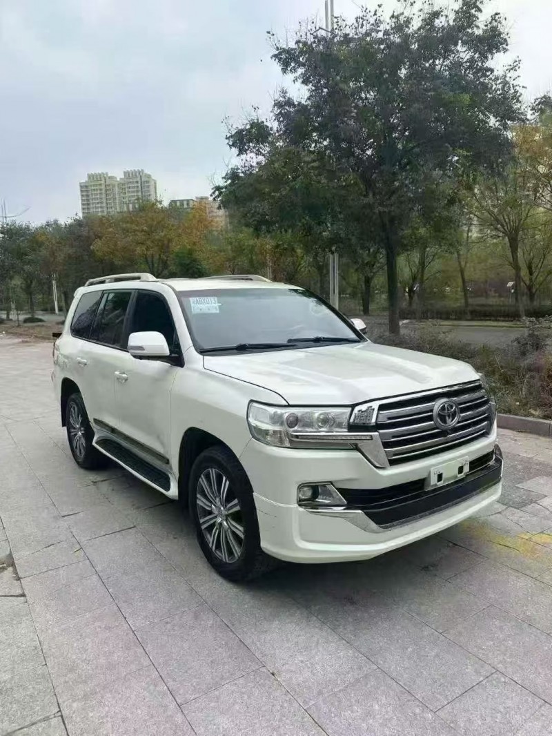 济宁16年丰田兰德酷路泽2