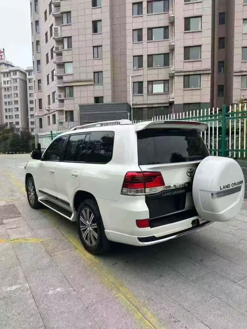 济宁16年丰田兰德酷路泽7