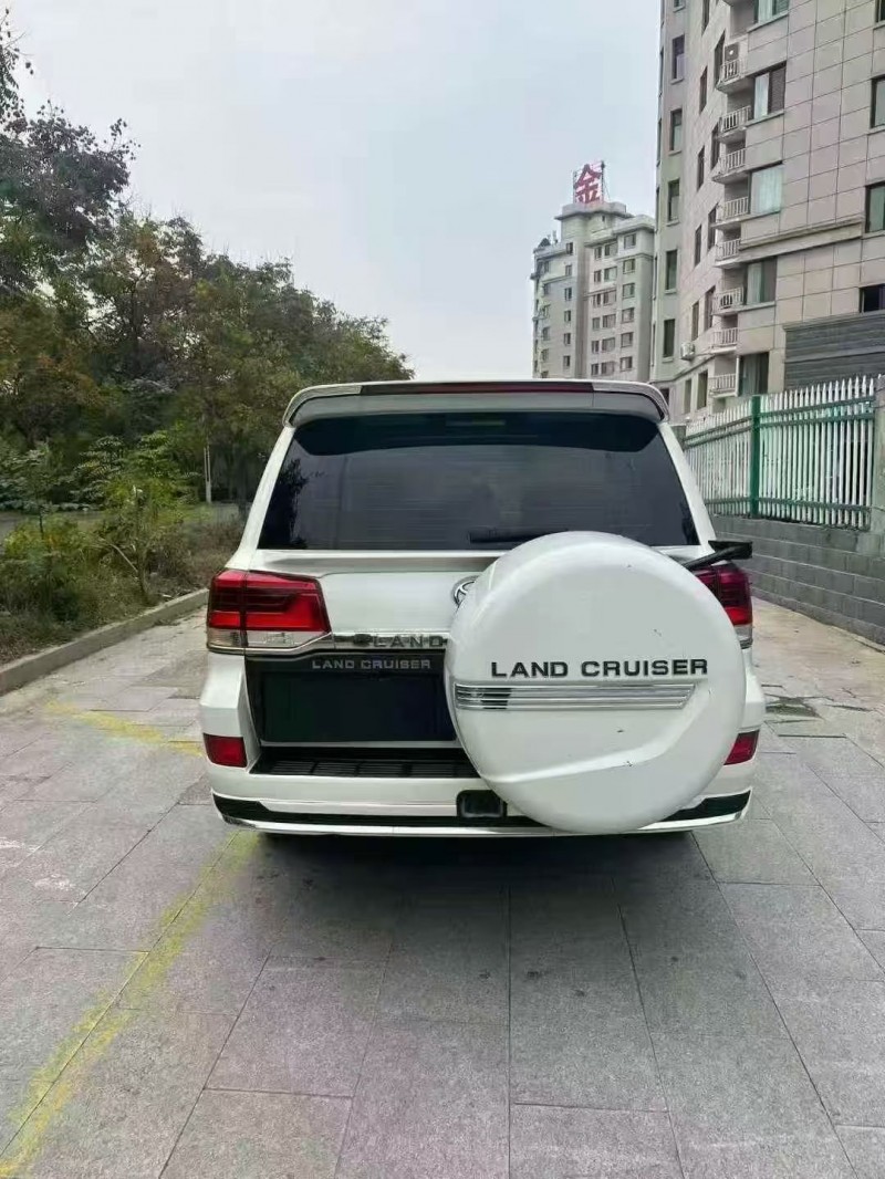 济宁16年丰田兰德酷路泽9