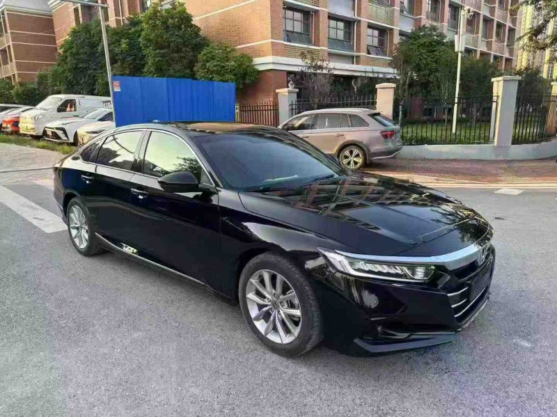 南宁23年本田雅阁3