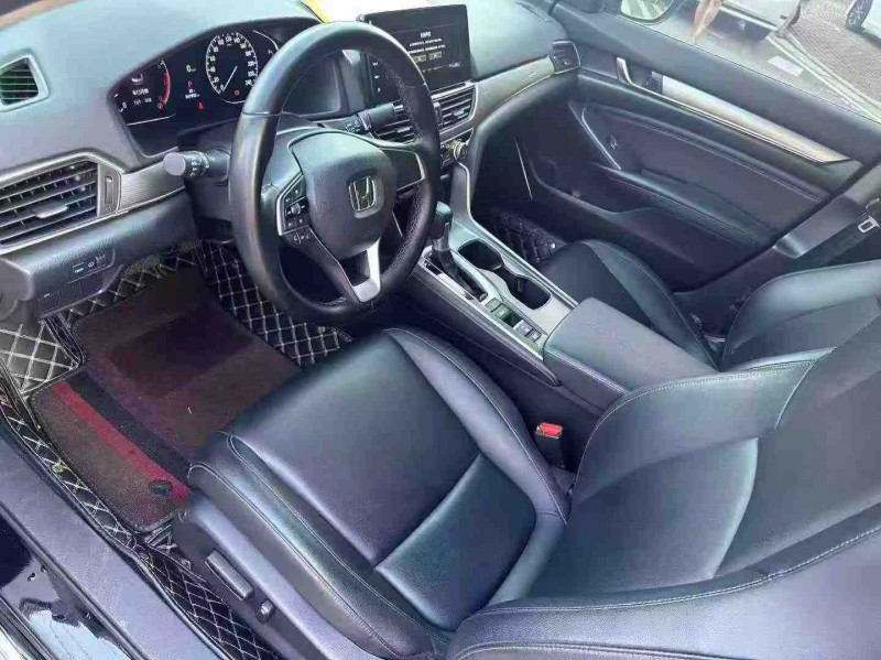 南宁23年本田雅阁4