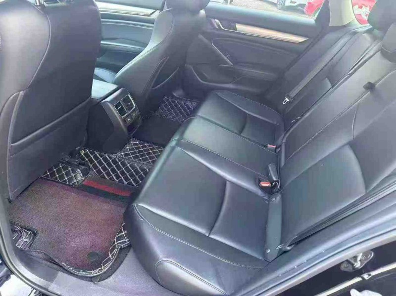 南宁23年本田雅阁6