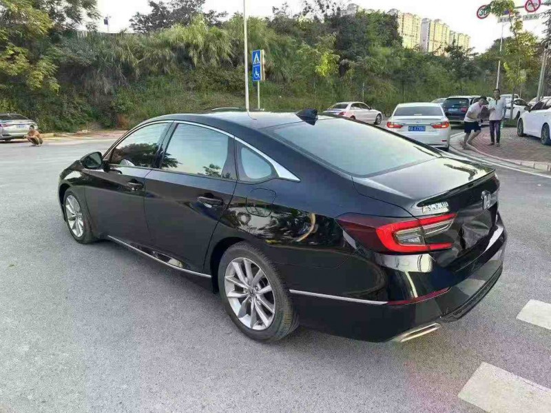 南宁23年本田雅阁8