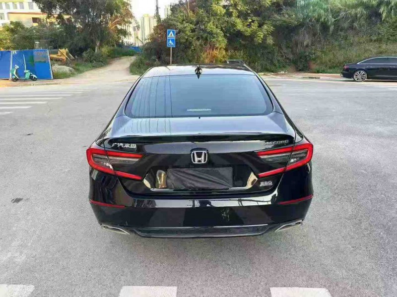 南宁23年本田雅阁9