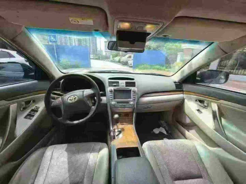 南宁11年丰田凯美瑞5