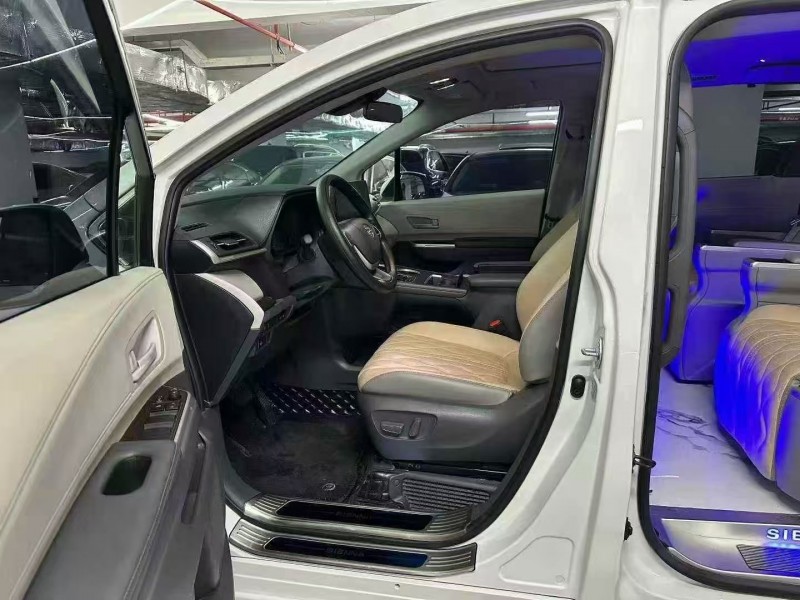 深圳25年丰田塞纳4