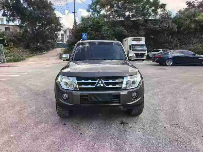 南宁14年三菱帕杰罗1