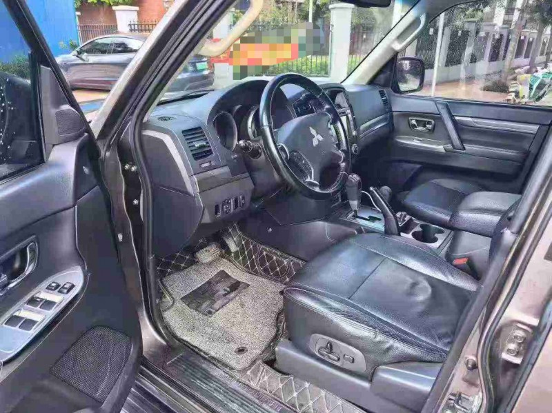 南宁14年三菱帕杰罗4