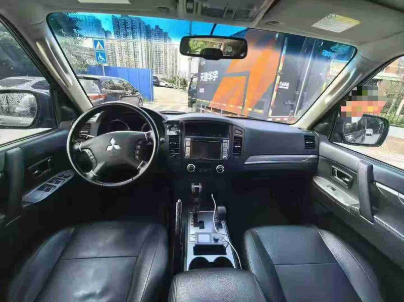 南宁14年三菱帕杰罗5