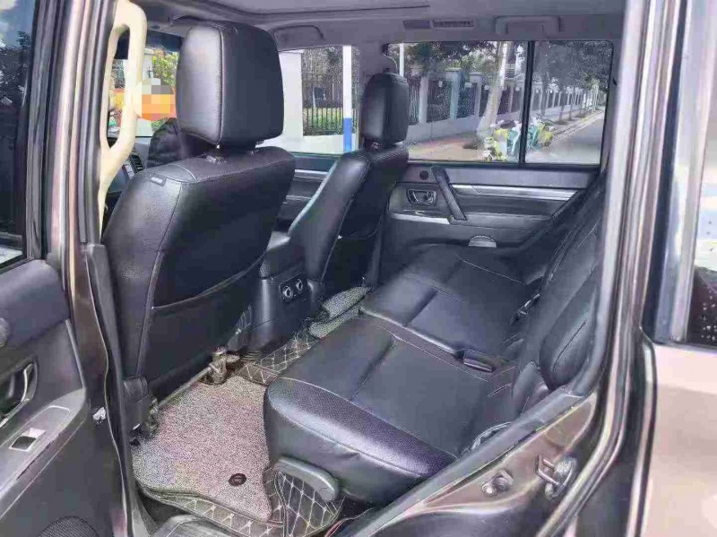 南宁14年三菱帕杰罗6