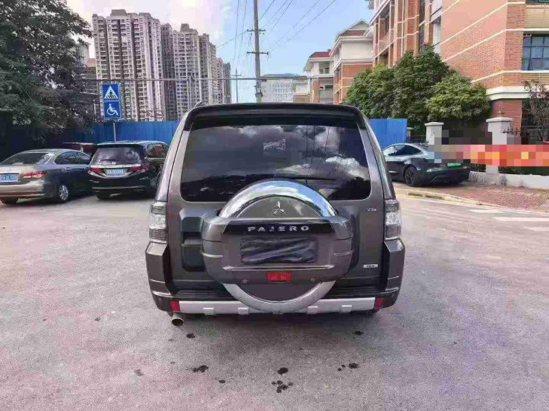 南宁14年三菱帕杰罗9