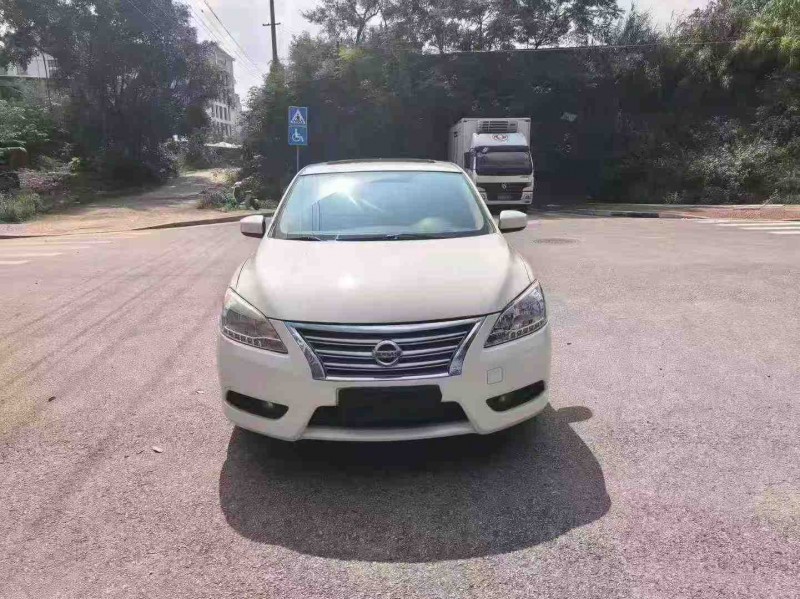 南宁15年日产轩逸1