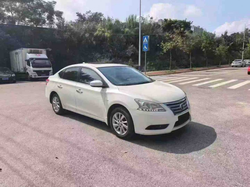 南宁15年日产轩逸3