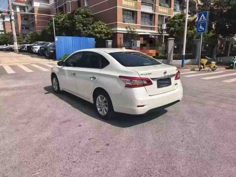 南宁15年日产轩逸8