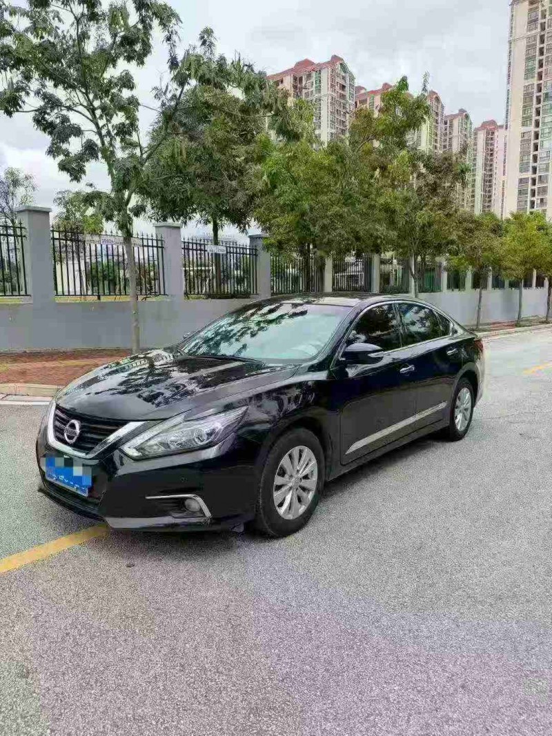 南宁17年日产天籁2