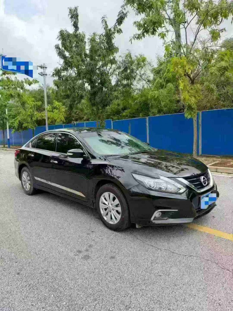 南宁17年日产天籁3