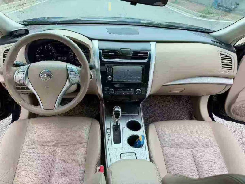 南宁17年日产天籁5