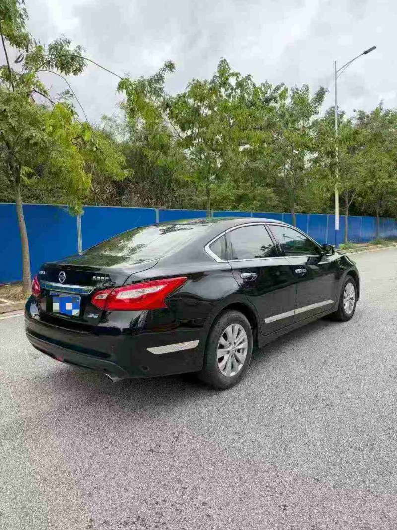 南宁17年日产天籁8