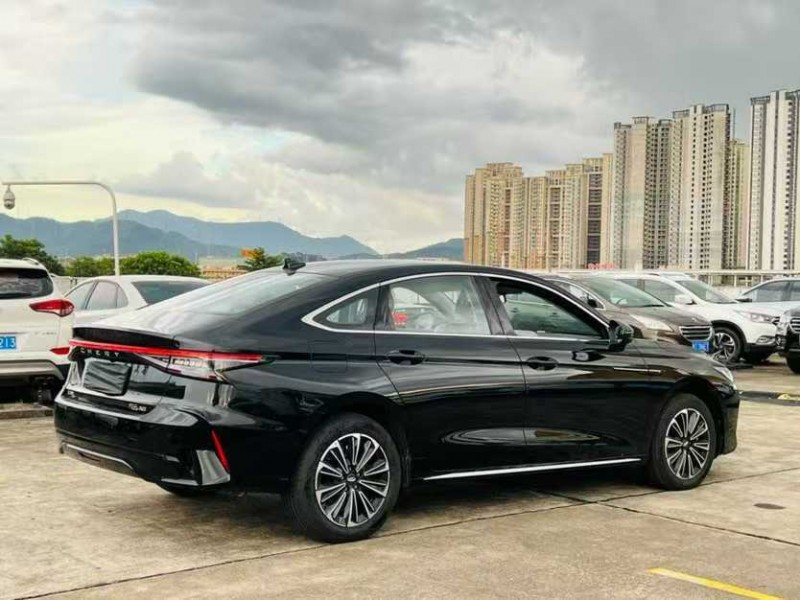 东莞25年奇瑞风云8