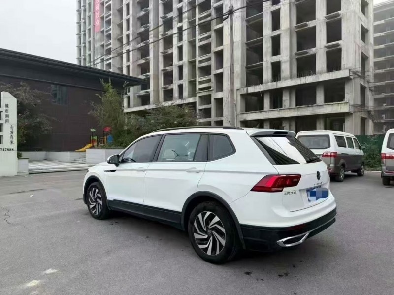 济宁11年保时捷卡宴2