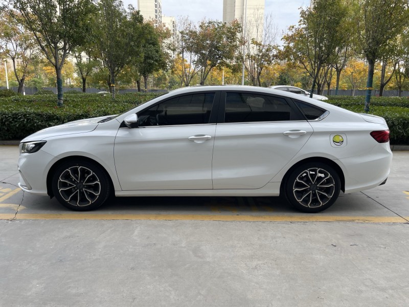 济宁21年吉利缤瑞8