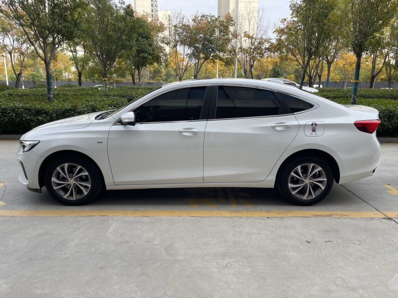 济宁24年别克威朗8