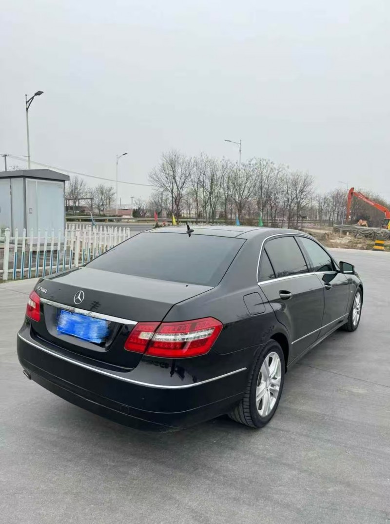 济南12年奔驰E8
