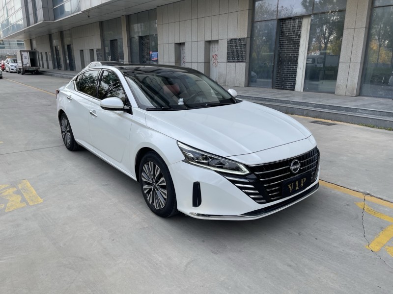 济宁23年日产天籁3