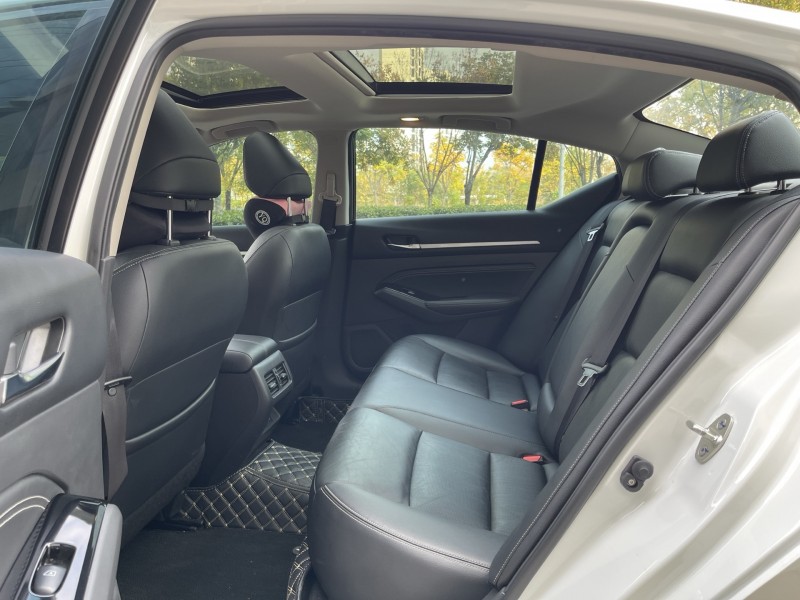 济宁23年日产天籁5