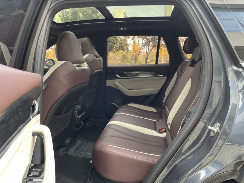 济宁24年吉利星越9