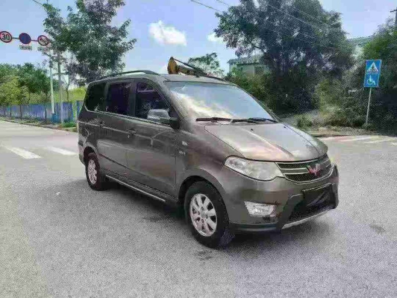 南宁14年五菱汽车宏光2