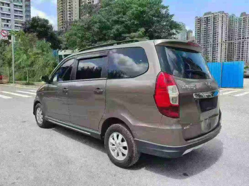 南宁14年五菱汽车宏光7